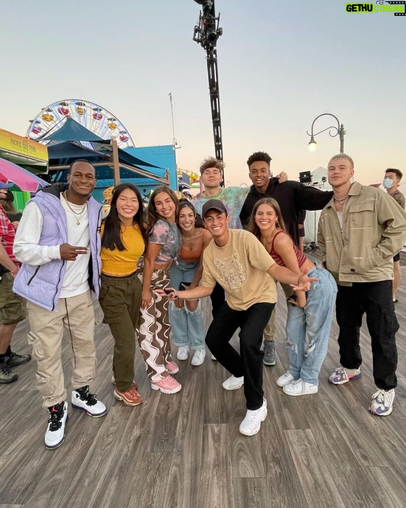 Nicky Andersen Instagram - I choreographed my first GLOBAL COMMERCIAL📺😍 … & it was for SAMSUNG/ GOOGLE Such a dream come true to work with these talented dancers. @itsslavik @_aubreyfisher @enola.bedard @sydneymosss @charleymar @isaiah_southall @daynesempert @kiki.okubo ⚡️ Directed by @waltbecker3 Thank you @alyssarenard & @msaagency for being the best✍🏽 Santa Monica Pier