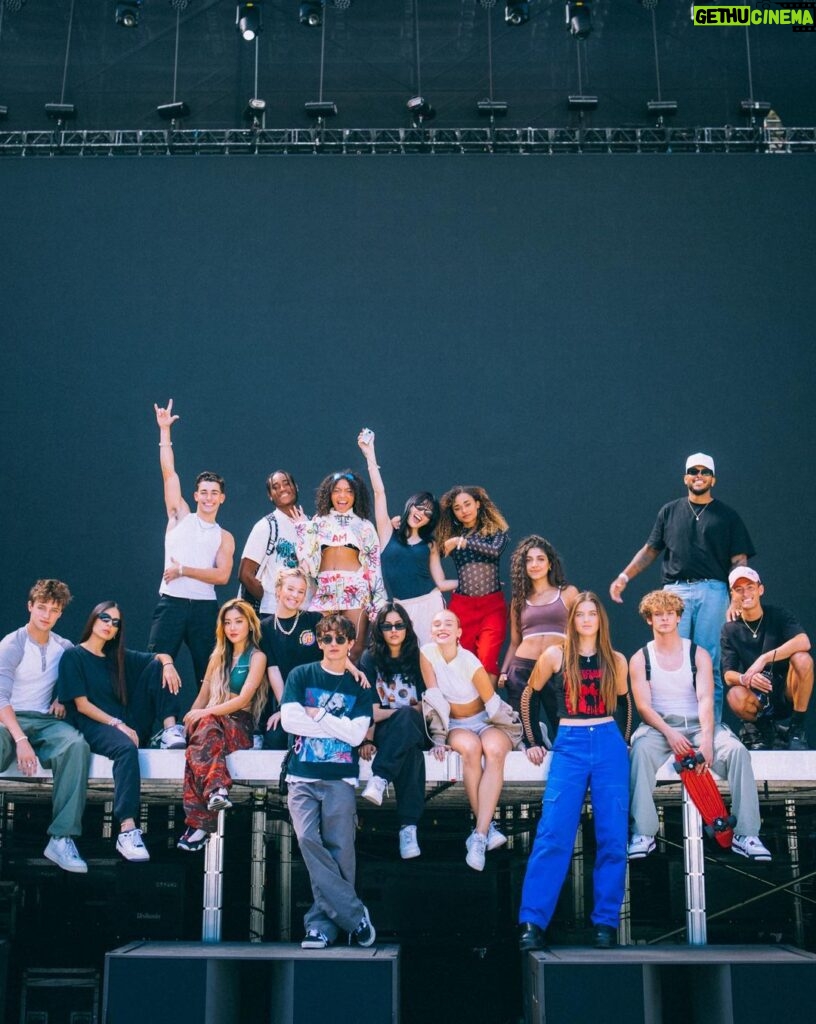 Nicky Andersen Instagram - 🇧🇷Tonight the first stadium tour I’ve ever show directed & choreographed on is happening 💙 Love you @nowunited - this is your moment to show the world how incredible you all are. Super grateful for you help @michelpsian & huge S/O to @kylehanagami for the numbers you’ve choreographed as well💫 Amazing light designs by @dmotionvisuals 🏟 📸 @mateusaguiar Alienz Arena