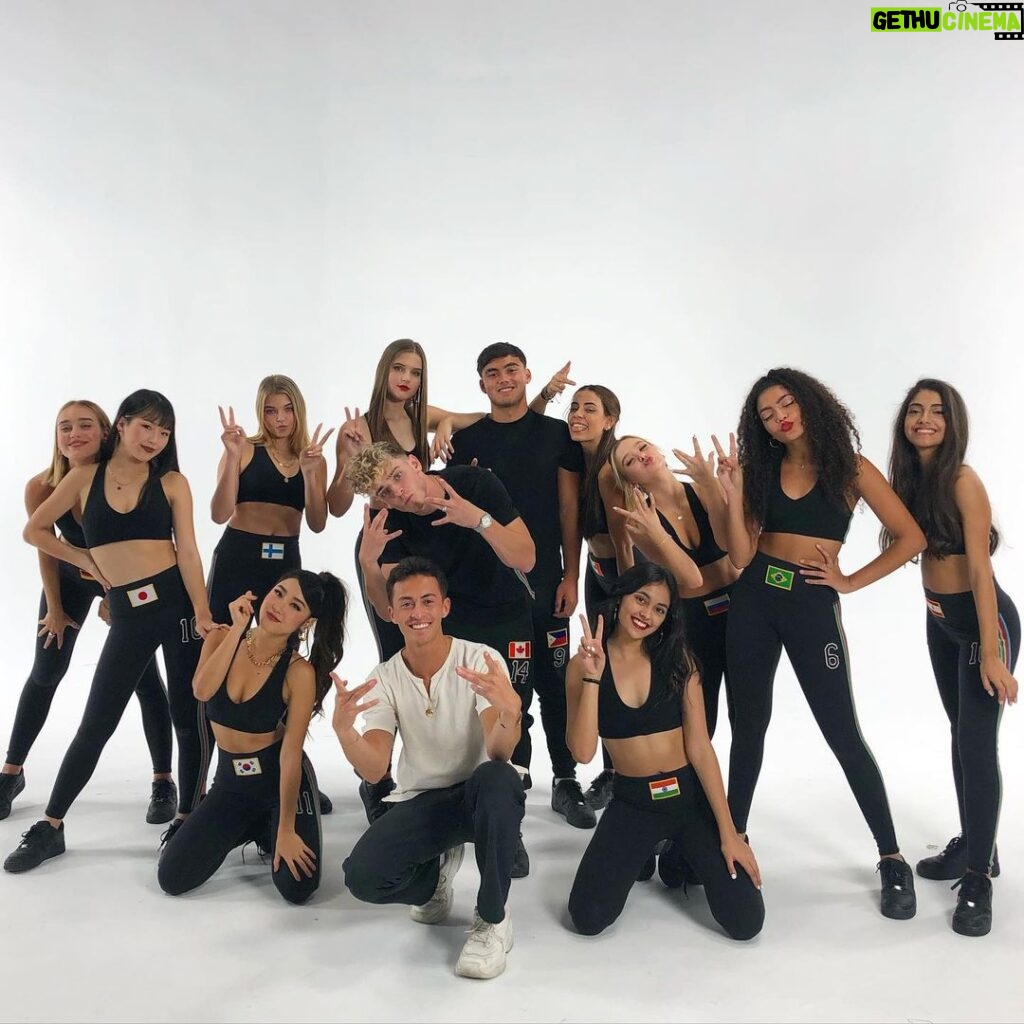 Nicky Andersen Instagram - I had the honor of directing, choreographing & editing the @nowunited performance at the @disneychannel “Epic Holiday Showdown” 😍🥺🎥 Btw last video is such a mood haha Disney