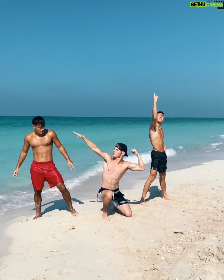 Nicky Andersen Instagram - A little beach dance with my boys - hope you don’t mind😅☀️ @nowunited #choreographer #nowunitedchainedup Choreography: 🙋🏽‍♂️ Danced w: @baileymay, @joshbeauchamp, 🙋🏽‍♂️ @visitabudhabi #visitabudhabi @msaagency Abu Dhabi, United Arab Emirates