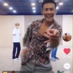 Nicky Andersen Instagram - Super overwhelmed by all the love I have received - Thank you💜 Big ups to BTS and the rest of their team for the collaboration of this funky dance🕺🏼 #BTS #dynamite #btsarmy @bts.bighitofficial @msa