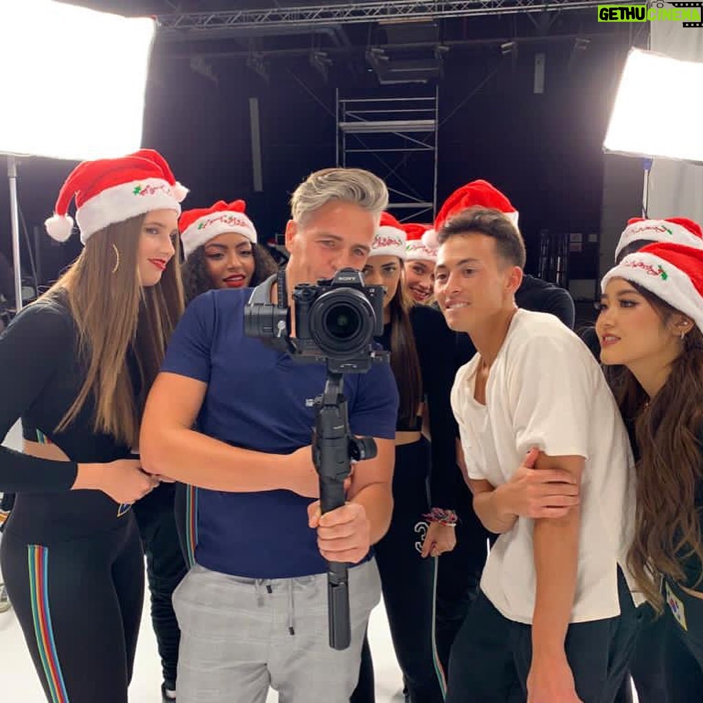 Nicky Andersen Instagram - I had the honor of directing, choreographing & editing the @nowunited performance at the @disneychannel “Epic Holiday Showdown” 😍🥺🎥 Btw last video is such a mood haha Disney