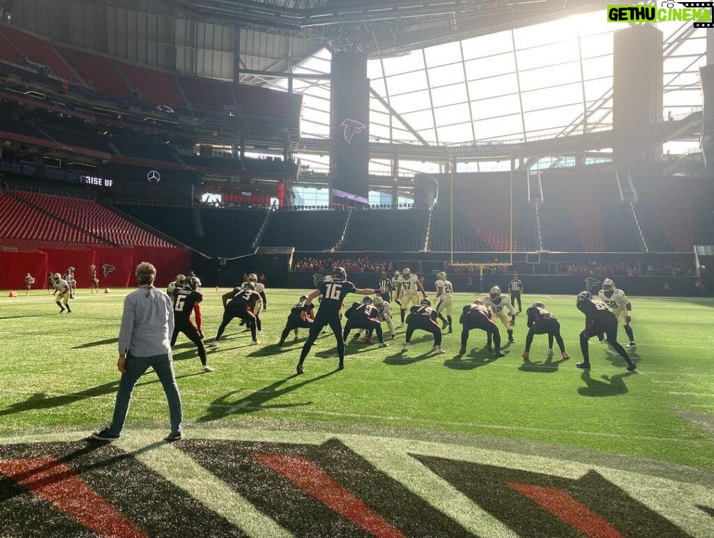 Nicole Kornet Instagram - Coaches always play favorites. #21’s mine. Had a blast helping coordinate @nickelodeon’s Fantasy Football out on @paramountplus today! Mercedes-Benz Stadium