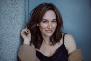 Nicole da Silva Instagram - Too OTT for the online dating profile, @alexvaughanphoto ? #DatSingleLife #NewHeadshotWhoDis