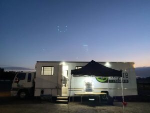 Nicole da Silva Instagram - Truck my life. 430am starts and the funnest little show in town @9doctordoctor 🎥 #makeitaustralian #9doctordoctor