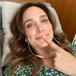 Nicole da Silva Instagram - Trying not to listen to @ryanjohnsonofoz lively phone conversation in the adjoining trailer like... 🙉  @9doctordoctor #9DoctorDoctor #MakeItAustralian