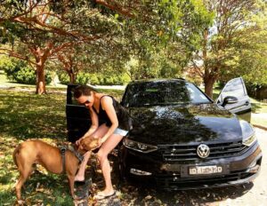 Nicole da Silva Instagram - These are a few of my favourite things 🎶 🐶 🚘 ☀️ 🌳 🖤@altovolkswagennorthshore