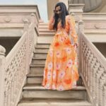 Nikhita Gandhi Instagram - Happy Lohri 🔥🧡 #jiyajaise #outnow #happylohri #happyweekend ITC Grand Bharat, Gurugram