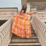 Nikhita Gandhi Instagram - Happy Lohri 🔥🧡 #jiyajaise #outnow #happylohri #happyweekend ITC Grand Bharat, Gurugram