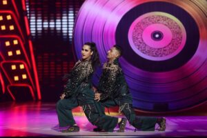 Nikhita Gandhi Instagram - Watch us tonight as we hit the #jhalakdikhlajaa stage with our #wildcardentry 💪🏻🫶🏻

@sonytvofficial @sonylivindia

@harshalds @komalsoni_ @shilpa.suraj.chhabra @rashmishastri @facetantrums @subhranilpaul1111 @navyaagarwal