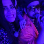 Nikhita Gandhi Instagram – I like it when there are people in my selfies 🍾

#decembervibes