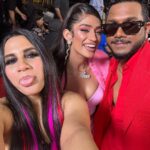 Nikhita Gandhi Instagram – I like it when there are people in my selfies 🍾

#decembervibes