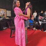 Nikhita Gandhi Instagram – High Hukku Gang! 

#king #highhukku #bts #shooting📷 #musicvideo #behindthescenes #newlife #gang 

Stylist: @sharanya_chandna
Assistants: @nupshah23
@styleby_kbirari
@fanaanofficial