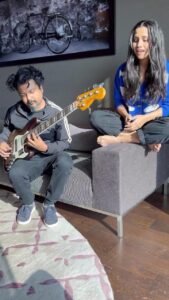 Nikhita Gandhi Instagram - #JiyaJaise vibes all the way in the winter dhoop ☀️ 📷 @sabyasachi_ghosh06 🫶🏻 #basscover #bassandvoice #nikhitagandhi #unplugged #bassversion #strippeddown #love #winterlove #wintersun #sunnyday #version #onloop #loopstation #sonymusic #single #newsong #freshdrop