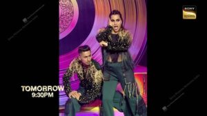 Nikhita Gandhi Instagram - Jhalak ke manch par wildcards Glenn aur Nikhita ka zabardast introduction! 🤩

Dekhiye #JhalakDikhhlaJaa, kal raat 9:30 baje sirf #SonyEntertainmentTelevision par. 

@malaikaaroraofficial @farahkhankunder @arshad_warsi  @rithvikk_dhanjani @gauaharkhan @rjglennlive @nikhitagandhiofficial @vaishnavi_official_ @shivanipatel_official 

#JhalakDikhhlaJaaOnSonyTV
