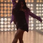 Nikhita Gandhi Instagram – Dance into the new year like there ain’t no fear 💃🏻 🪩 

#happynewyear

🎥 @framessbydev ♥️