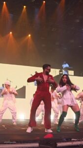 Nikhita Gandhi Instagram - High Hukku High on your love 🪩🫶🏻 #highhukku #king #newlife #mumbaishow #dome #christmas #nikhitagandhi #albumtour #sunilshetty #tips DOME