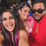 Nikhita Gandhi Instagram – High Hukku Gang! 

#king #highhukku #bts #shooting📷 #musicvideo #behindthescenes #newlife #gang 

Stylist: @sharanya_chandna
Assistants: @nupshah23
@styleby_kbirari
@fanaanofficial