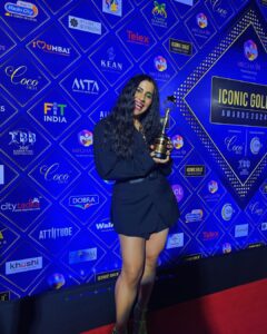 Nikhita Gandhi Instagram - Thank you @iconicgoldaward for honouring me with Best Playback Singer (Female) for the song ‘Tere Pyaar Mein’ from Tu Jhoothi Main Makkaar 🏆🫶🏻 Always grateful to @ipritamofficial and his entire team for such an incredible journey! The magic is forever real collaborating with @ipritamofficial @arijitsingh @amitabhbhattacharyaofficial ♥️♥️♥️♥️ #terepyaarmein #nikhitagandhi #iconicgoldawards #tujhoothimainmakkaar #luvranjan #pritam #arijitsingh #amitabhbhattacharya Taj Lands End, Mumbai