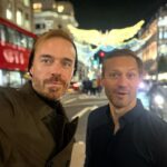 Niki Iliev Instagram - Лондон, благодарим за хубавата енергия и многото смях на прожекцията вчера! Това беше края на турнето на @the_reunion_movie за тази година…мисля. Беше страхотно🙏🎬 Ние отиваме на “Клетниците”…местният вариант😉🤘 London, United Kingdom