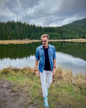 Niki Iliev Instagram - @mountainlakehotel благодаря за посрещането! Довечера “Осъдени души” в театъра в Смолян, 19ч🎭