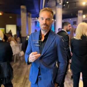 Niki Iliev Instagram - Благодаря за признанието🙏🤘 @elizabet_metodieva @darinangelovangelov @businessandfashionawards