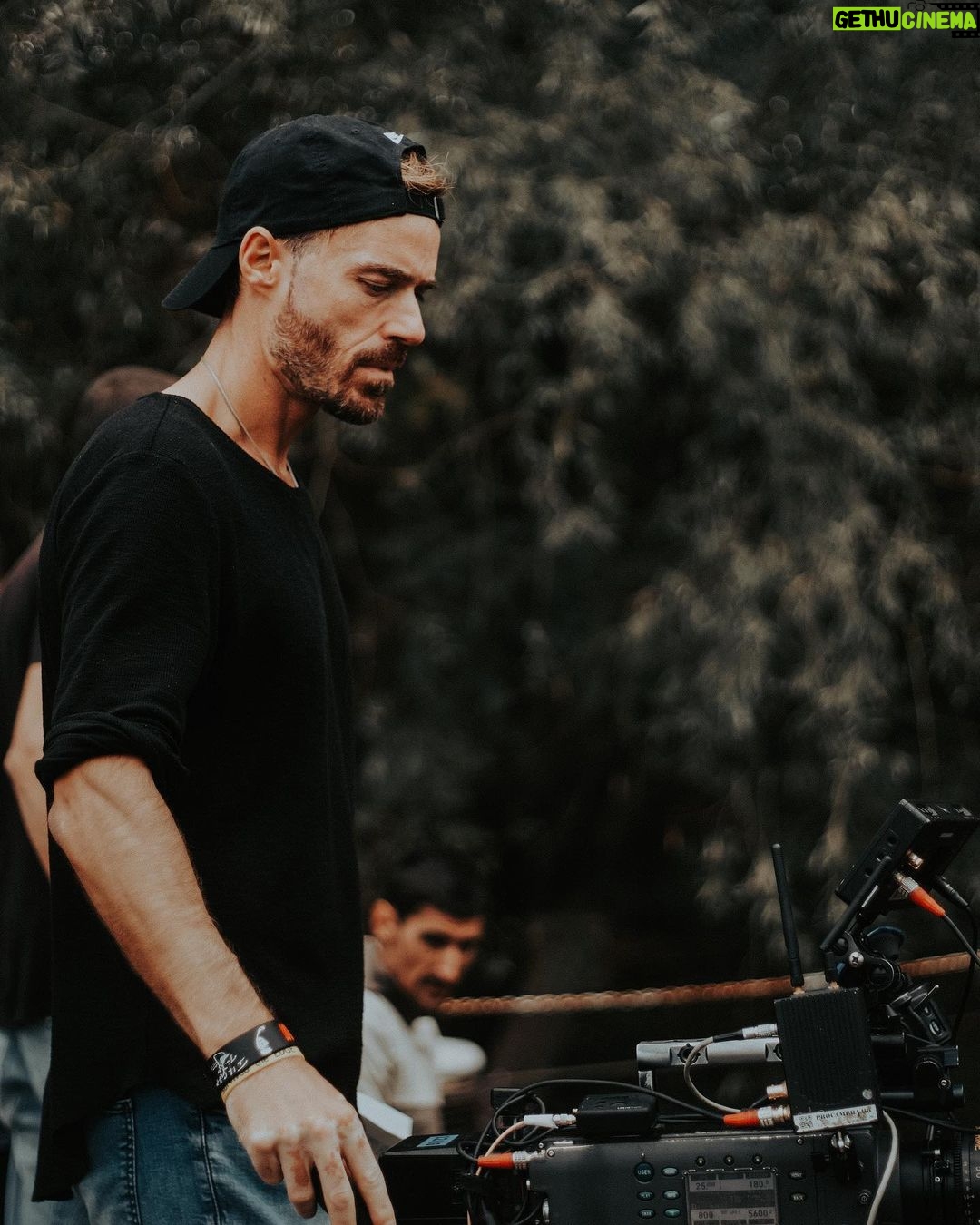 Niki Iliev Instagram - Още снимки от @s.reka.na.sarceto 🎬 Тази седмица са последните епизоди от сезон 1 и определено си заслужава да се видят! За мен беше чест и удоволствие да режисирам 11 от сериите🙏🤘 20ч @nova.bg 📸 by @petyanikolova_