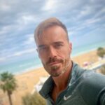 Niki Iliev Instagram - Отново Италия! За всички в Пескара, днес, събота представям @botev_film в Кино Масимо от 16ч. А в неделя, 6ти, ще го излъчим във Флоренция от 18 ч. в залата на новооткритото българско училище с адрес FIRENZE, Via Madonna di Pagano, 2C. Заповядайте🎬 Belvedere Giulianova