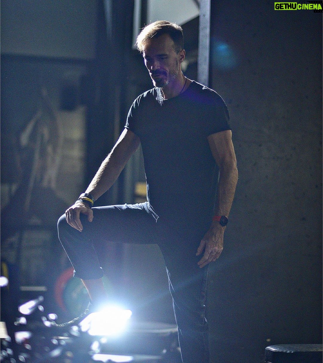 Niki Iliev Instagram - BTS @without_wings_movie 🎬#director #directoronset #newmovie #bgmovie 📸 @_angelosilvestri Flais Fitness