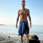 Niki Iliev Instagram – Когато си почти на 42, но искаш да покажеш, че възрастта е само цифра🤨Но на английски звучи по-…..цветно:
When you’re almost 42 and you want to show to all those young punks that age is nothin but a fuckin number 😅