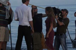 Niki Iliev Instagram - Честит ден на българското кино🎬 За мен всичко започна през 2012та с “Чужденецът”! Благодаря за подкрепата от тогава до сега🙏