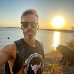 Niki Iliev Instagram – От два дни не снимам и честно казано не съм по почивките, та ми беше малко криво…докато Анджи не се спря тук и нещо тоя залез не успях да го подмина. #amorfati Nesebar