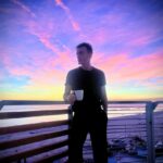 Niki Iliev Instagram - Мисля, че няма по-добро време от годината, в което да потънем за малко в себе си и да помислим как може да сме по-добри към хората, които обичаме и ни обичат. Честита Коледа! Roseto Beach