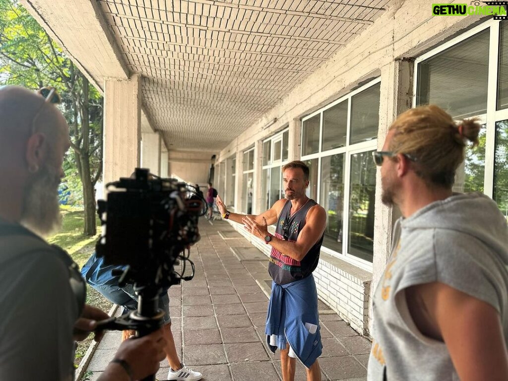 Niki Iliev Instagram - 5ти снимачен ден от @without_wings_movie🎬 @shopov @leartdokle се раздават на макс👊 Както и целия екип! Благодаря на всички за подкрепата🙏 #movie #bgmovie National Sports Academy "Vasil Levski"