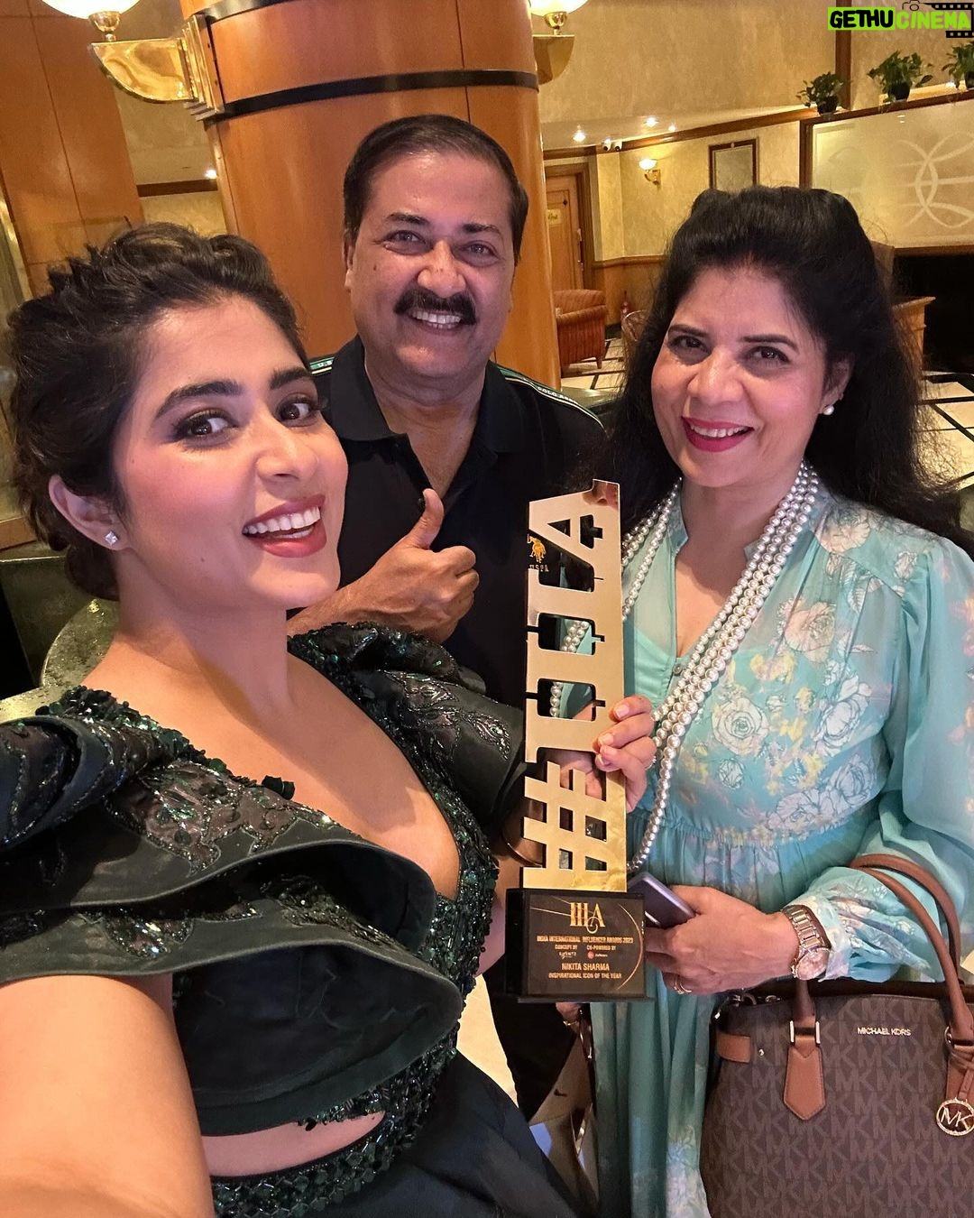 Nikita Sharma Instagram - A special night indeed. ♥️ Won the award for “Inspirational Icon of the Year” 2023 🏆✨ This moment was made so much more special by having my parents with me to celebrate it! 🥰 A huge thank you to you all for always believing in me. 🙏🏻 Gown by @amadicoutureofficial Makeup & Hair by @makeupbyemmarai #grateful #humbled #thankful #blessed Mumbai, Maharashtra