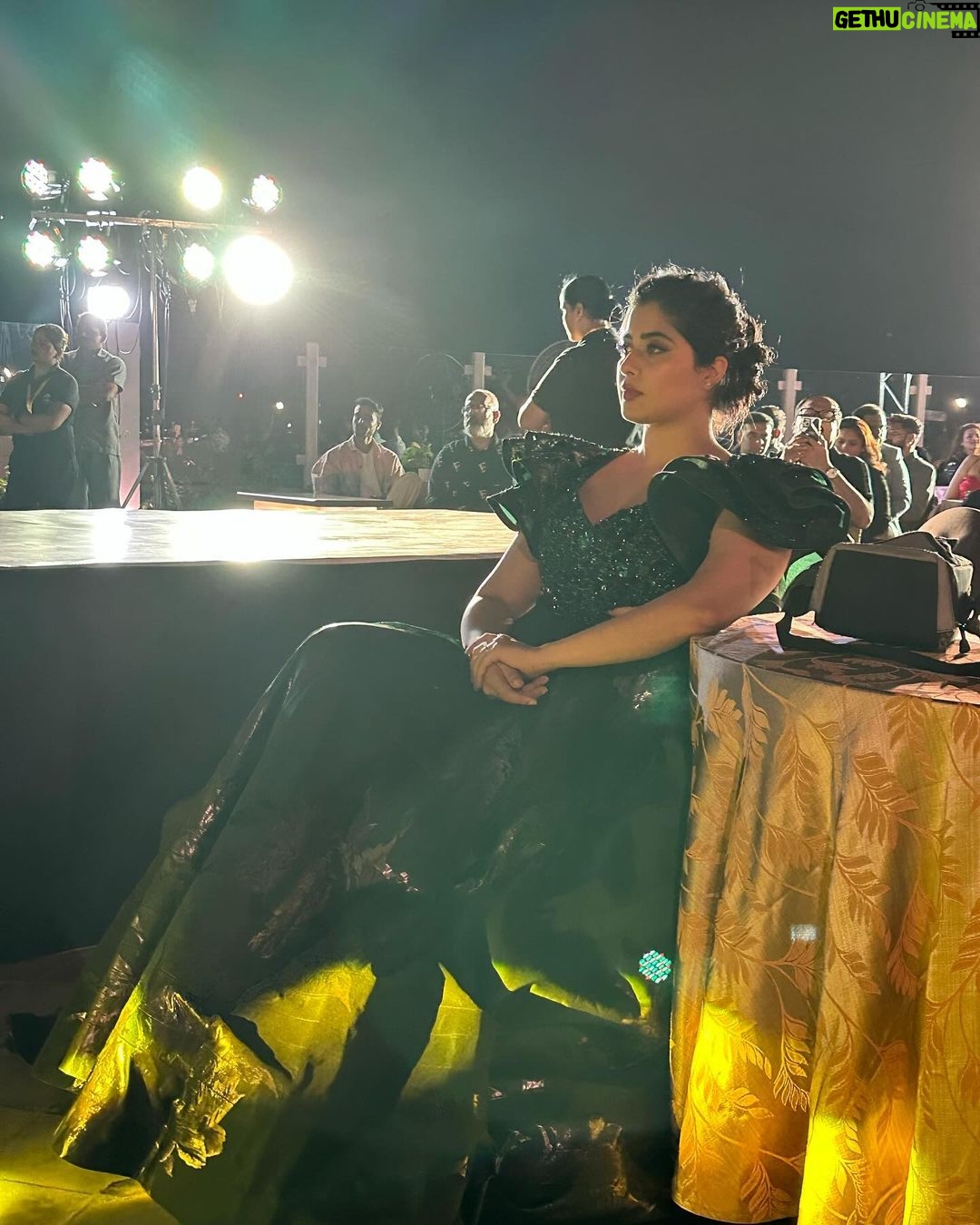 Nikita Sharma Instagram - A special night indeed. ♥️ Won the award for “Inspirational Icon of the Year” 2023 🏆✨ This moment was made so much more special by having my parents with me to celebrate it! 🥰 A huge thank you to you all for always believing in me. 🙏🏻 Gown by @amadicoutureofficial Makeup & Hair by @makeupbyemmarai #grateful #humbled #thankful #blessed Mumbai, Maharashtra