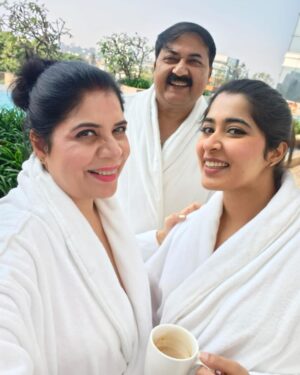 Nikita Sharma Instagram - Some special moments to begin 2024 🩵