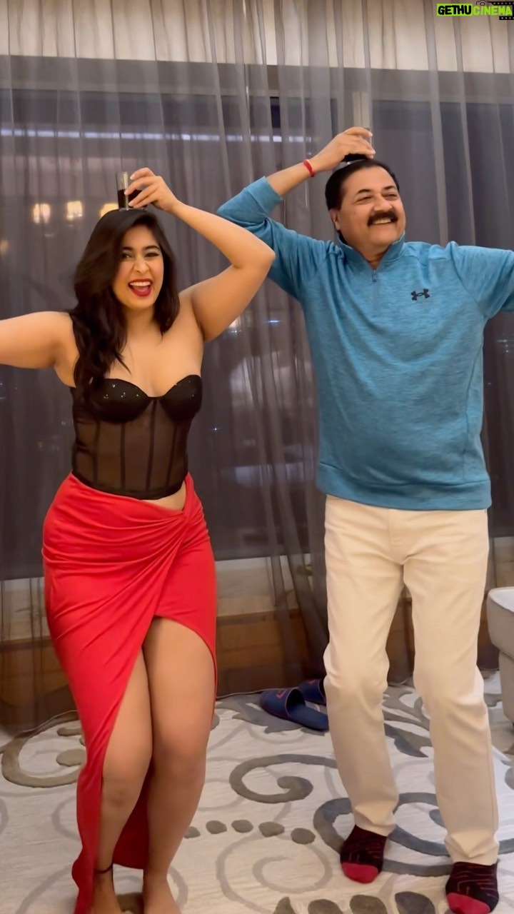 Nikita Sharma - 200.2K Likes - Ready to enter the New Year vibing with my main man! ♥️♥️♥️
#feelitreelit #trending #explore #love #jamalkudu #feature #father