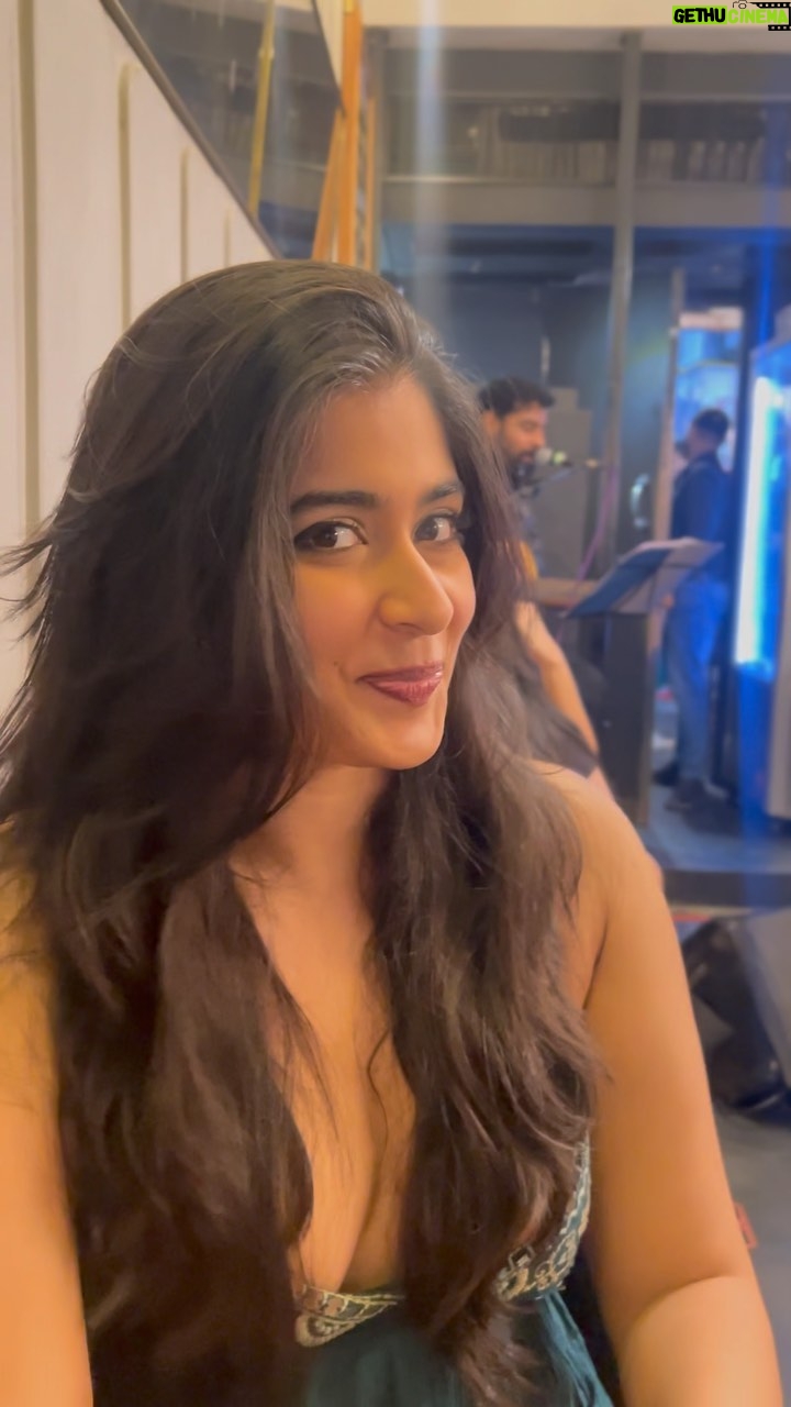Nikita Sharma - 576.3K Likes - Me vibing on this one 🎶
#feelitreelit #explore #feature #funny #love #jamalkudu #trending