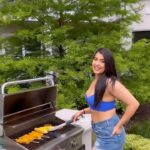 Nikita Sharma Instagram - Come barbecue with me in Missouri 🔥🌳🍃 #feelitreelit #barbecue #love #travel #explore #feature St. Louis, Missouri