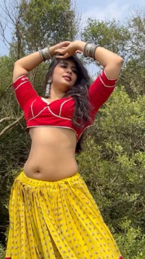 Nikita Sharma Instagram - All the Navratri looks received such amazing love from you all, and it means so much ♥️
Which one was your favourite? ✨

#feelitreelit #festive #indian #trending #feature #explore #love