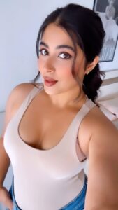 Nikita Sharma Instagram - Girl next door ♥️ #feelitreelit #girlnextdoor #explore #feature #trending #timetraveller Mumbai, Maharashtra