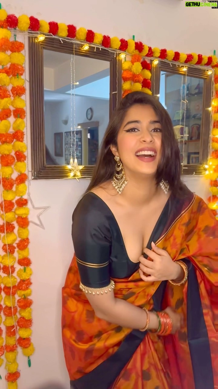 Nikita Sharma Instagram - Happy Chhoti Diwali to you all! 🪔✨ May this special time bring all it’s festive magic into our lives and illuminate them with love, laughter, peace and prosperity! ♥️ @diljitdosanjh @siamusic #feelitreelit #explore #trending #transition #diwali #festive #trending #feature #hasshass
