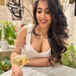 Nikita Sharma Instagram - POV: You’re having date night with me 🤍 Mumbai, Maharashtra