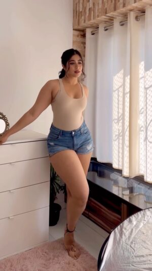 Nikita Sharma Instagram - Happiest in front of a camera always! 📷♥️

HMU @makeupbyemmarai 

#feelitreelit #explore #trending #feature #shootday