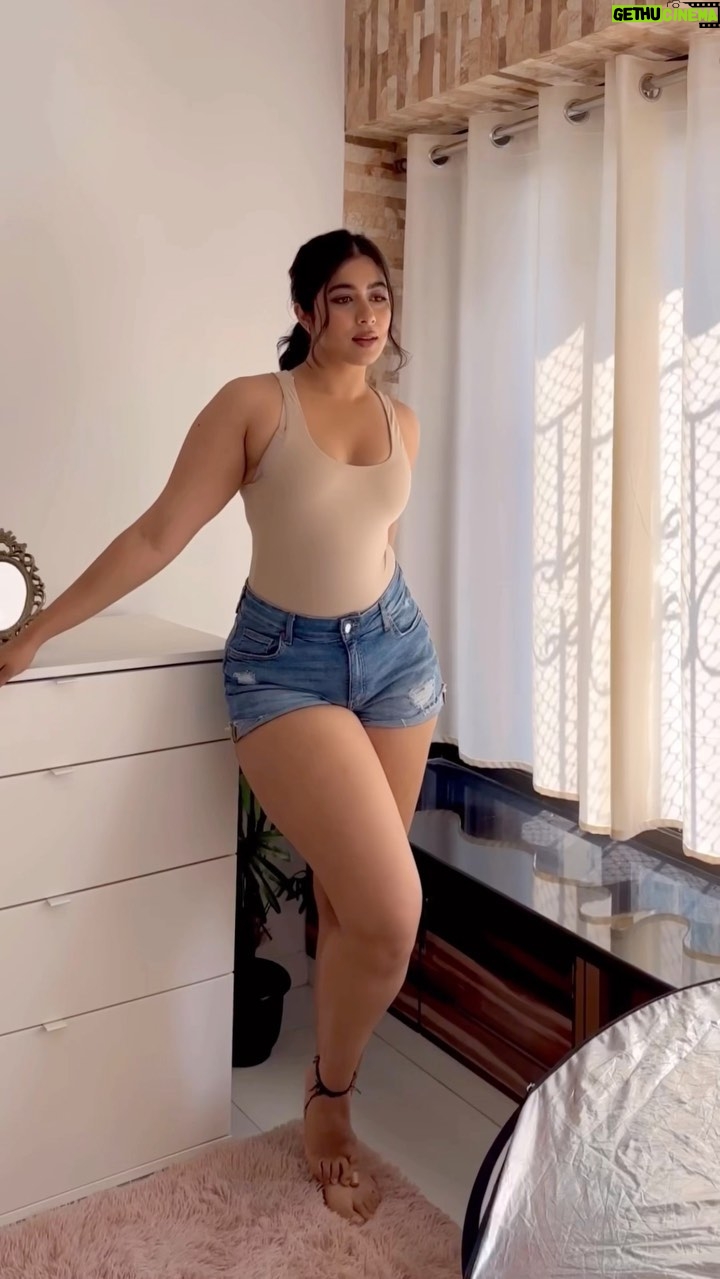 Nikita Sharma - 280.4K Likes - Happiest in front of a camera always! 📷♥️
HMU @makeupbyemmarai
#feelitreelit #explore #trending #feature #shootday
