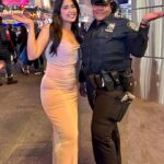 Nikita Sharma Instagram - Don’t you agree? 💃🏻🪩♥️🇮🇳 Met the SWEETEST cop at NYC and she loveedddd grooving to the tunes of “Chammak Challo”! 🥳 #feelitreelit #explore #feature #trending #NYC #chammakchallo Times Square, New York City