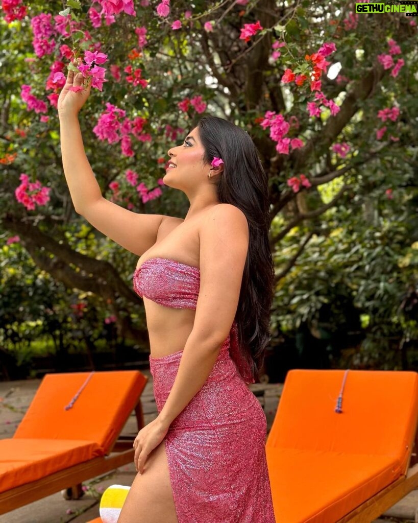 Nikita Sharma Instagram - I felt like I was plucked right out of the bougainvillea tree 🩷 How many of you guessed that the outfit is pink? ☺️ This stunning set is from @howwhenwearclothing ✨ #Ad