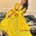 Nikita Sharma Instagram - Thaare bina laage nahi, mhaara jiya re 💛✨ If there was an Indian lion version of the Leo in me, this would be it. Mumbai, Maharashtra