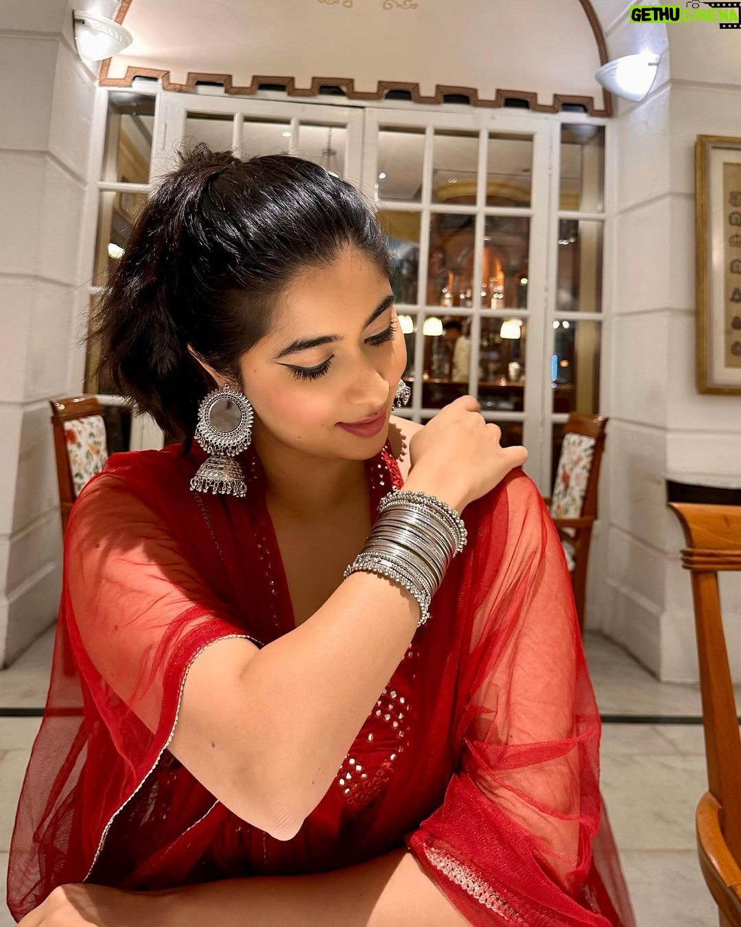 Nikita Sharma Instagram - Some days are for a suit, the biggest jhumkas and lots of bangles ♥️ Itc Windsor Manor
